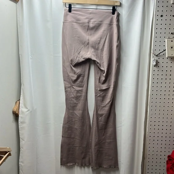 Outdoor Voices Mocha Pink SuperForm Rib Flare Pants- M - Picture 7 of 7